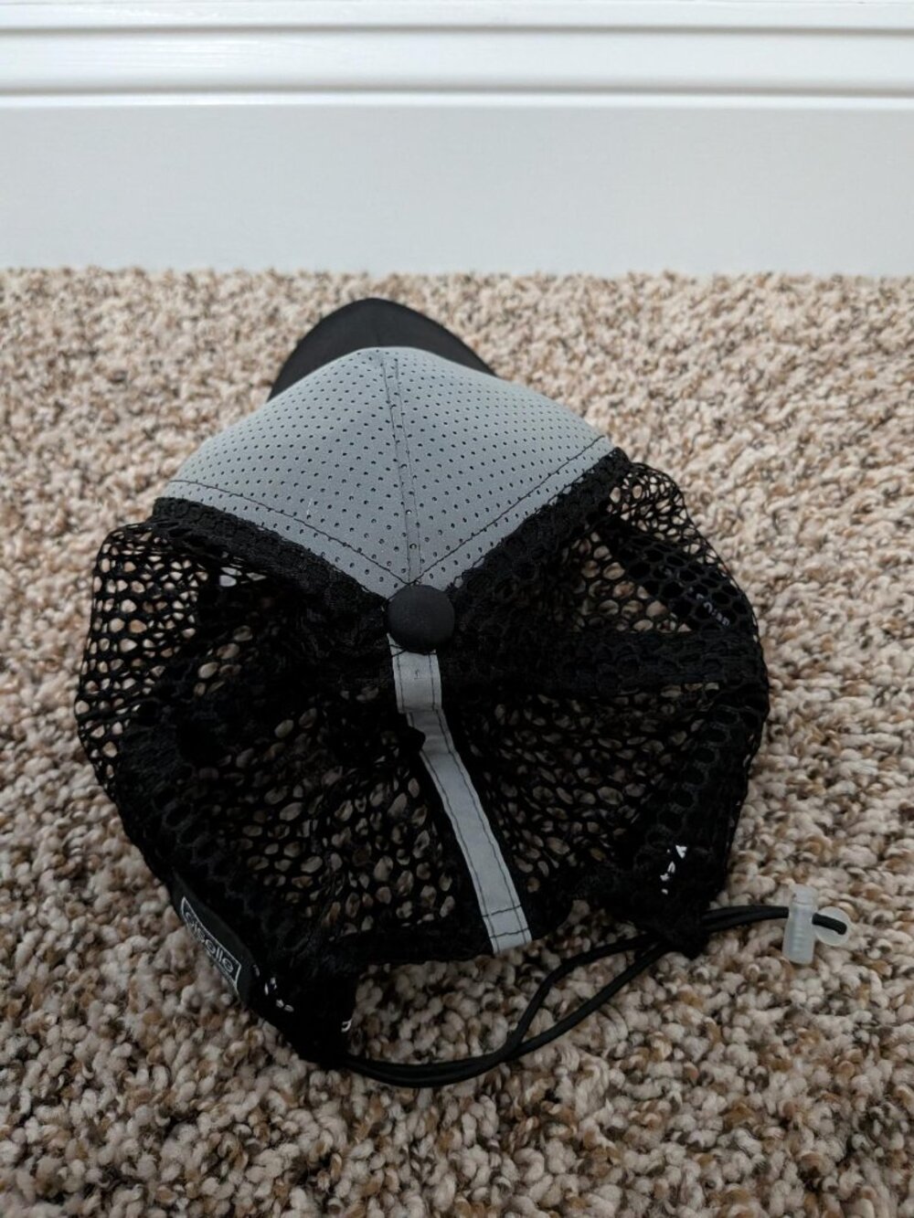 Oiselle Reflective Runner Trucker Hat - Picture 4 of 5